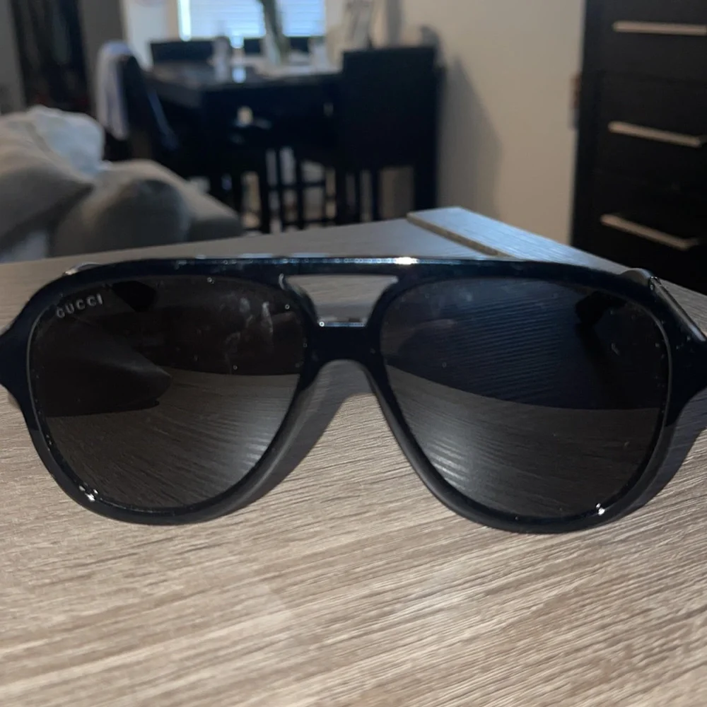 Like new mens gucci aviator sunglasses - Picture 4 of 5